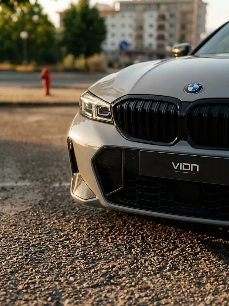 BMW com wrap cinzento e grelha em preto